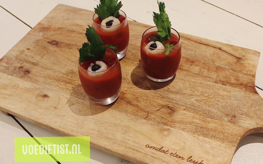 Recept: Virgin Bloody Mary met ogen (Halloween special)