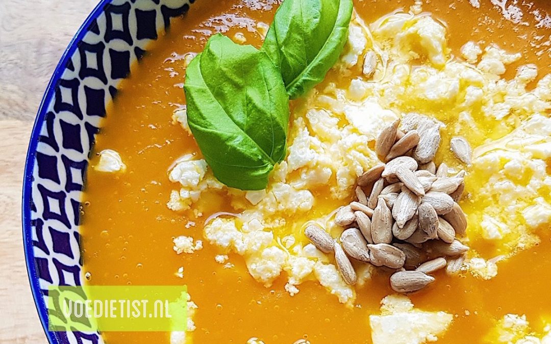 Recept: Pompoensoep met fetakaas en zonnebloempitten