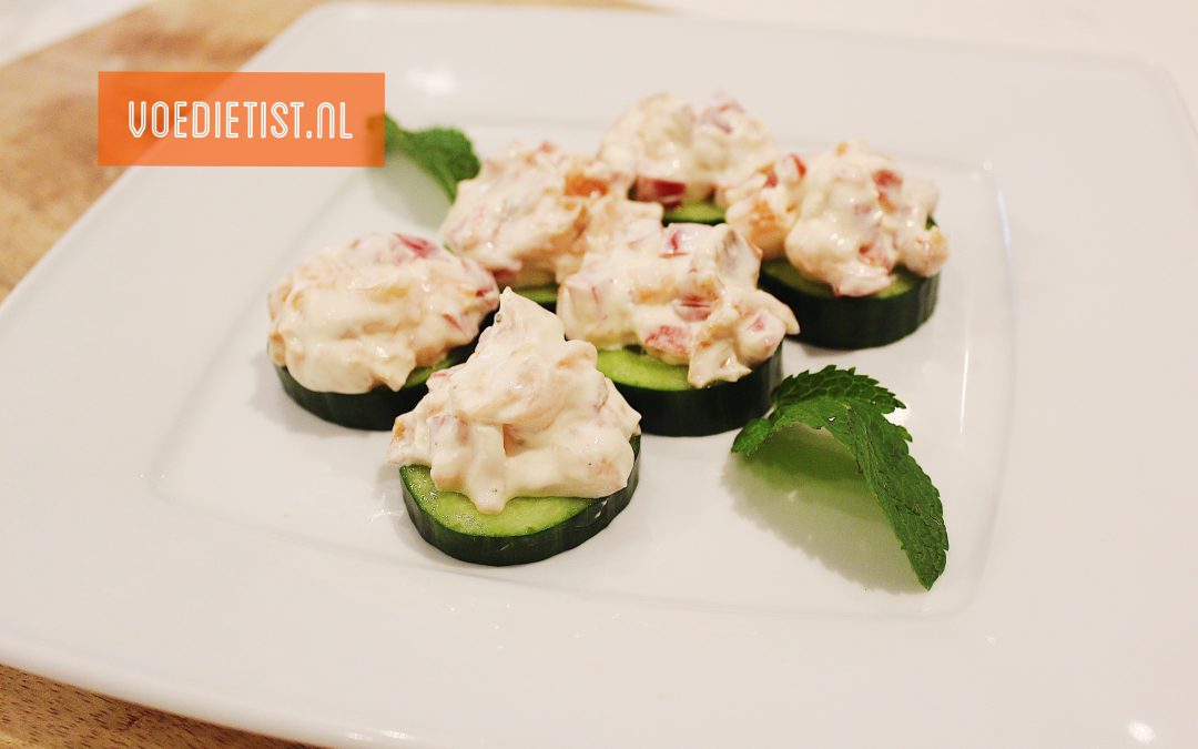 Recept: Zelfgemaakte zalmsalade op komkommer