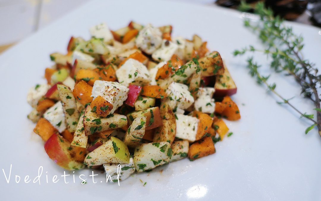 Recept: Herfstige wortelsalade met appel, feta en noten