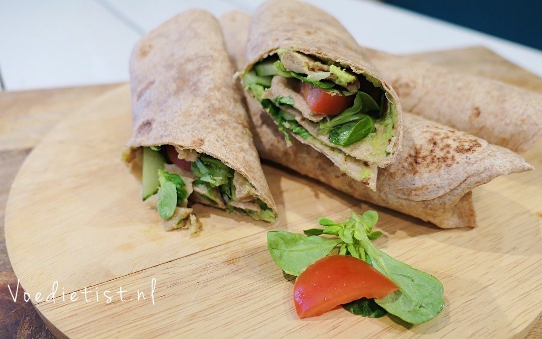 Recept: Volkorenwrap met vega kipstukjes en avocado