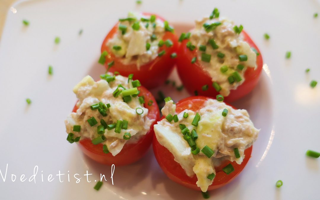 Recept: Gevulde tomaten met tonijn en avocado