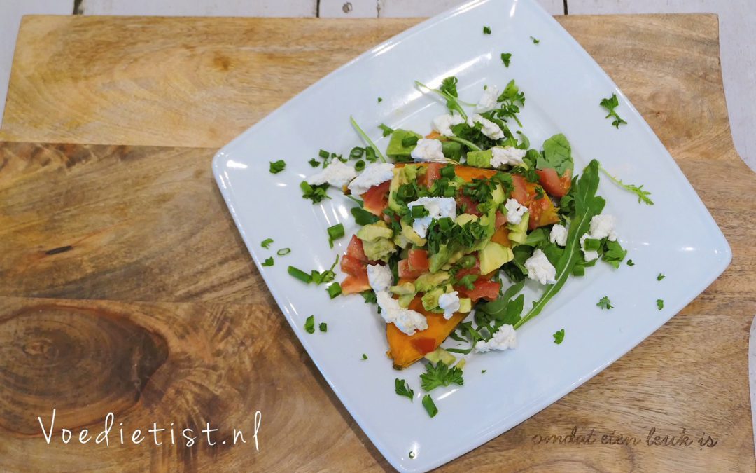 Recept: Gepofte zoete aardappel met geitenkaas en avocado