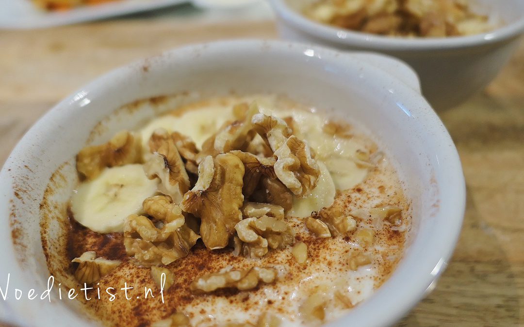 Recept: Yoghurt met banaan, kaneel en walnoten