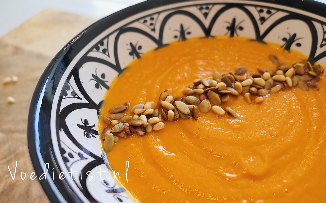 Recept: Pittige wortel-pompoensoep