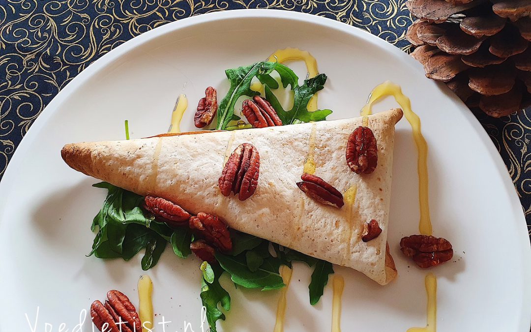 Kerstrecepten 2021 – Hoofdgerecht vega: Kerstwrap met brie en pecannoten