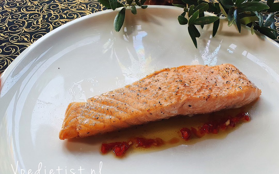 Kerstrecepten 2021 – Hoofdgerecht vis: Zalmfilet uit de oven met pittige vinaigrette