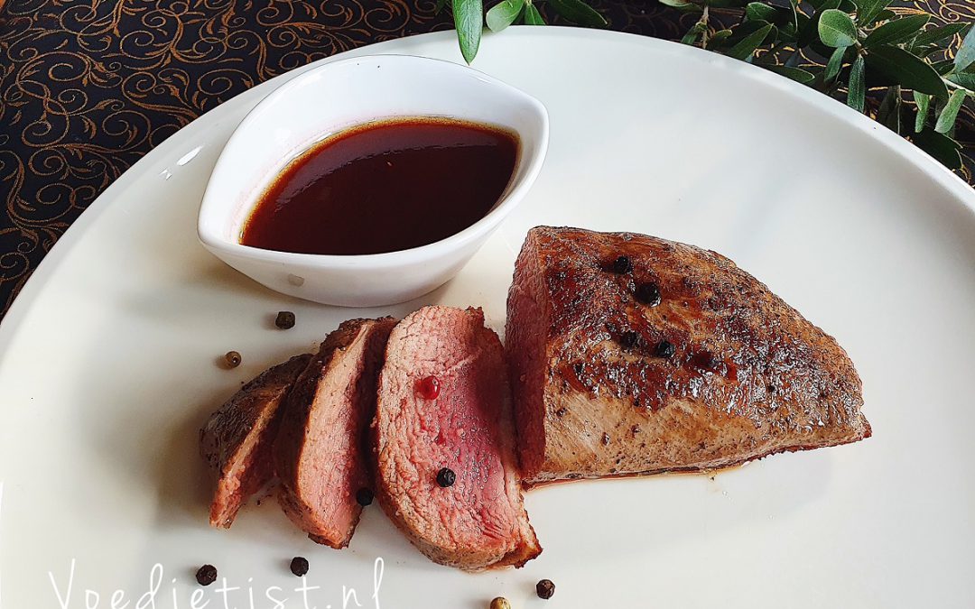 Kerstrecepten 2021 – Hoofdgerecht vlees: Eendenborst met rode portsaus