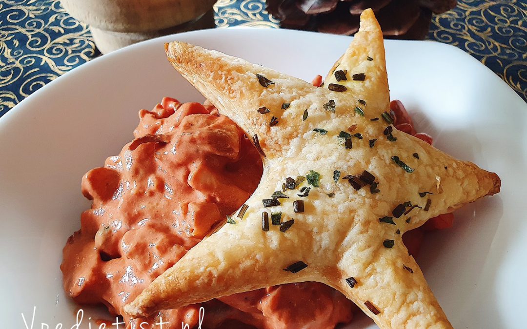 Kerstrecepten 2021 – Hoofdgerecht vega(n): “Kip” stroganoff met bladerdeegster