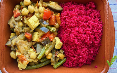 Recept: Roze couscous en vegetarische stoof